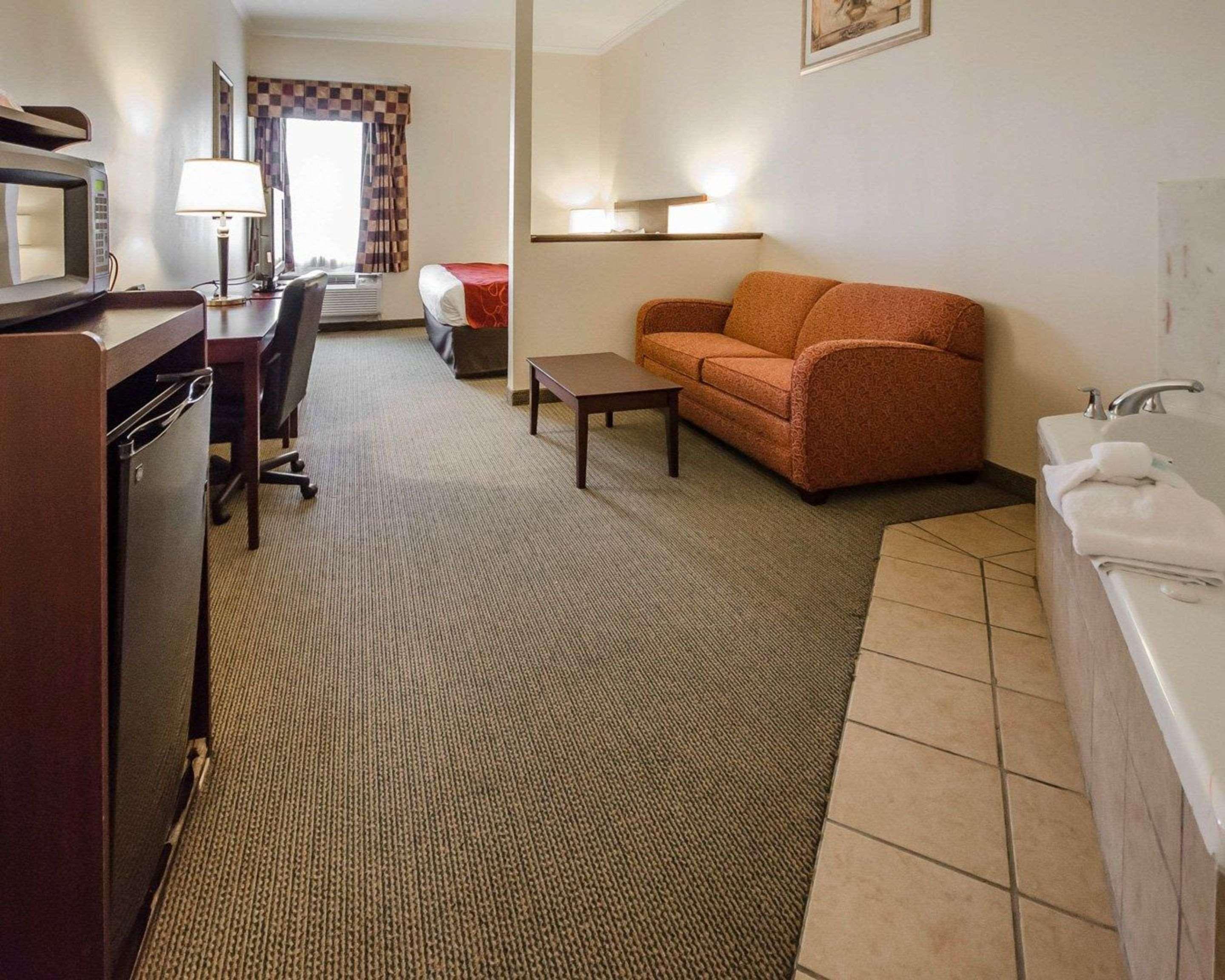 Quality Suites Jeffersonville Exterior photo