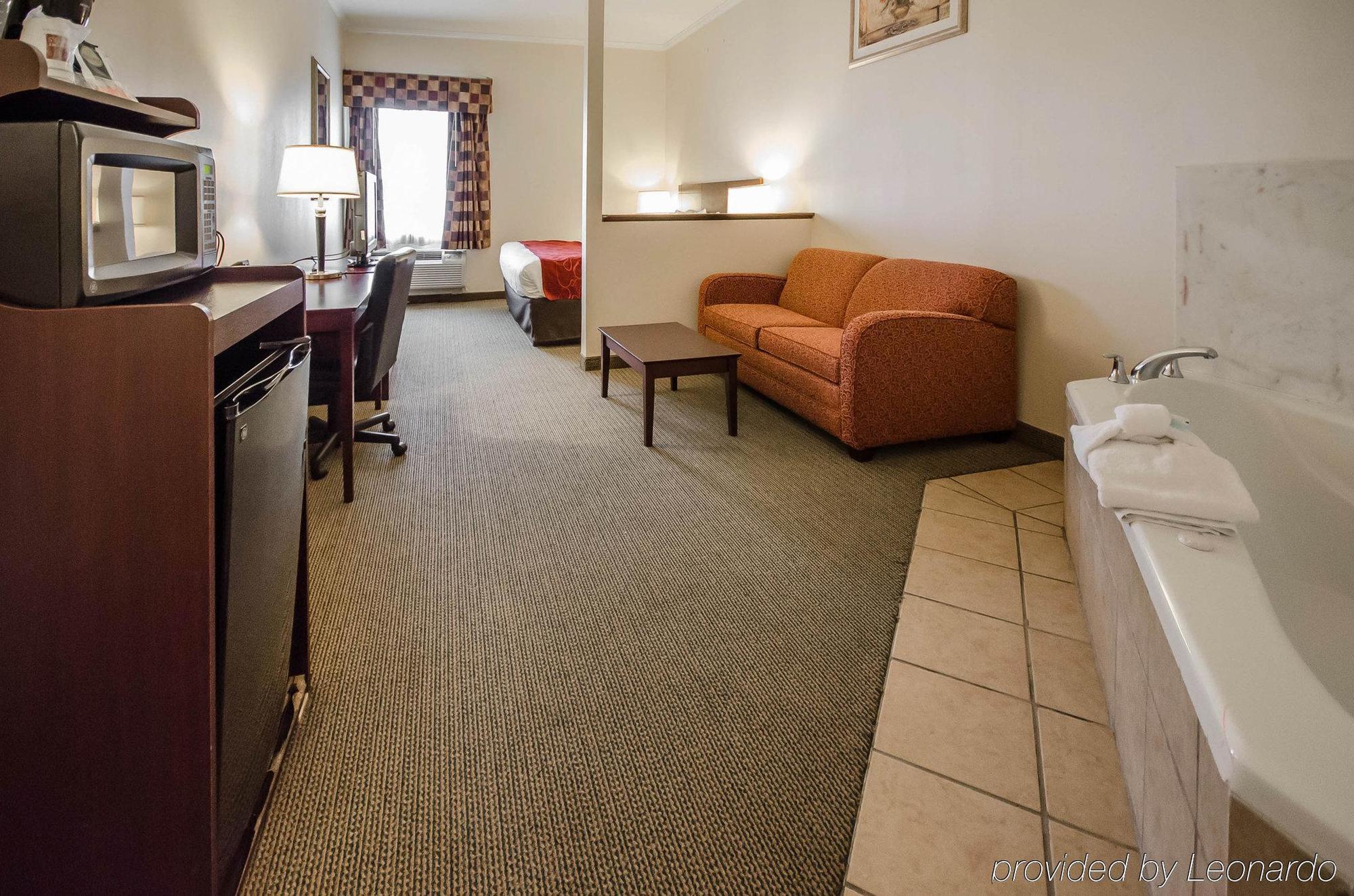 Quality Suites Jeffersonville Exterior photo